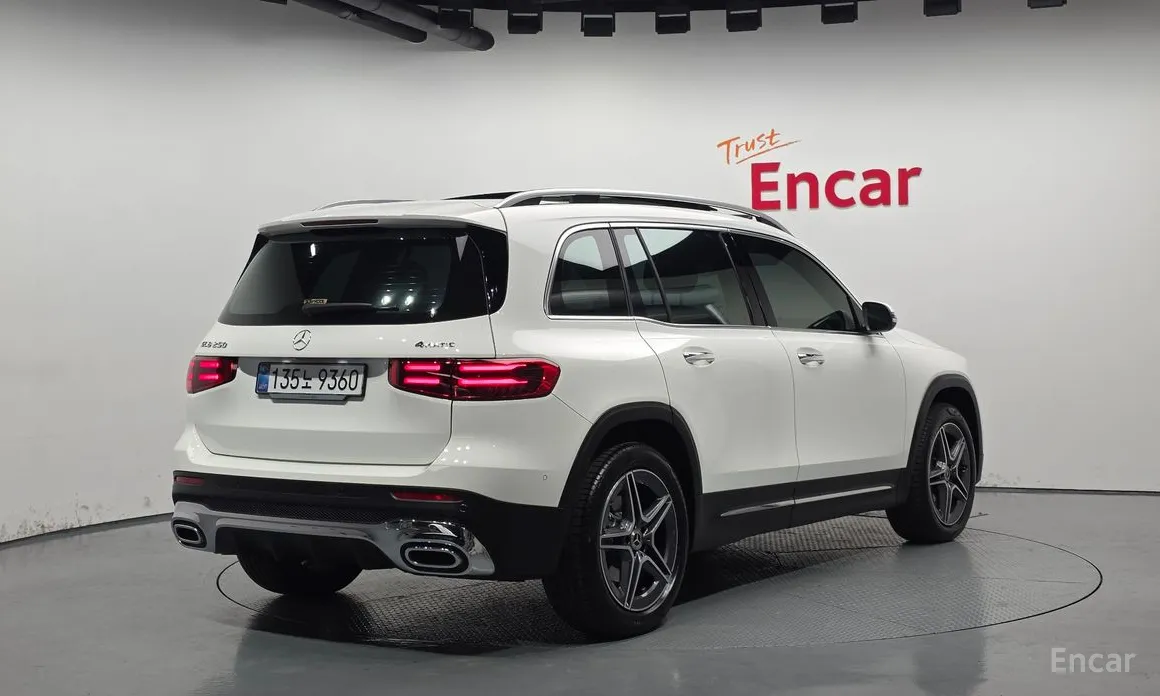 Фото 2 - Mercedes-Benz GLB-Class