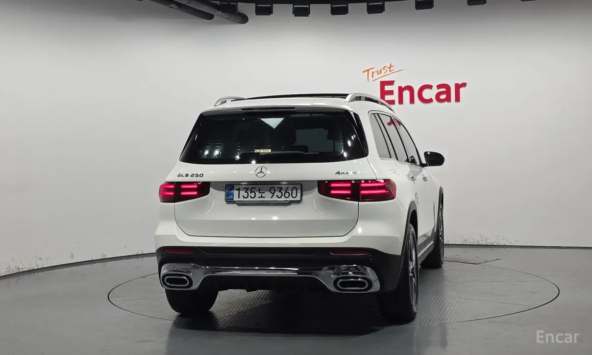 Фото 4 - Mercedes-Benz GLB-Class