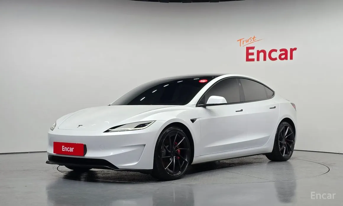 Фото 1 - Tesla Model 3