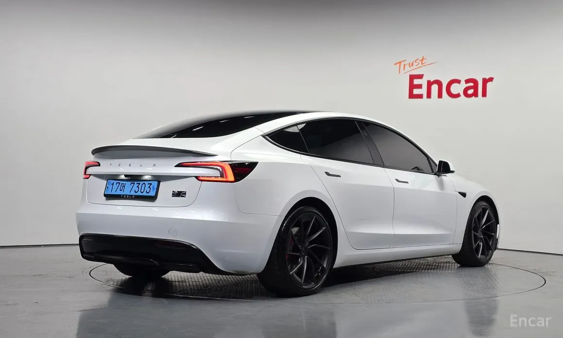 Фото 2 - Tesla Model 3