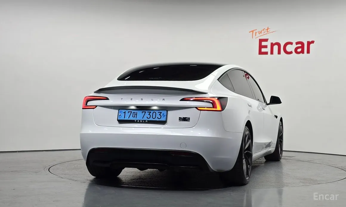 Фото 4 - Tesla Model 3