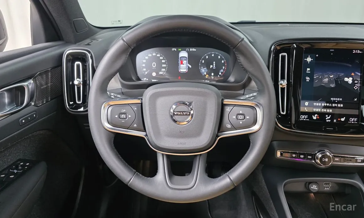 Фото 13 - Volvo XC40