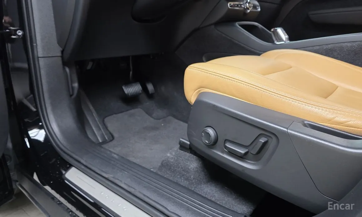 Фото 18 - Volvo XC40