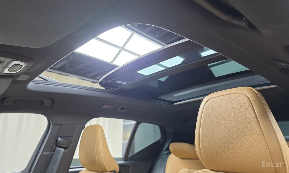 Фото 19 - Volvo XC40