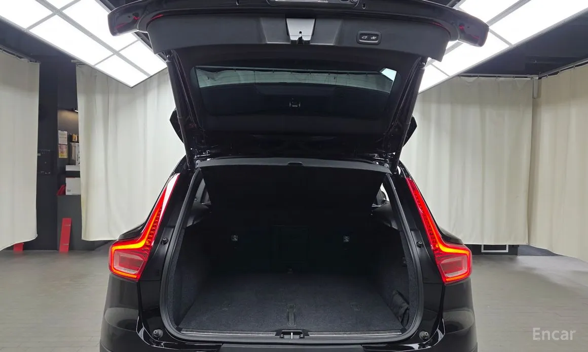 Фото 20 - Volvo XC40