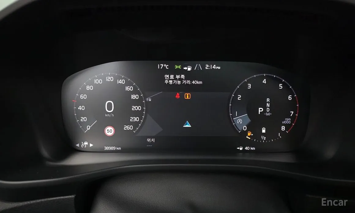 Фото 8 - Volvo XC40