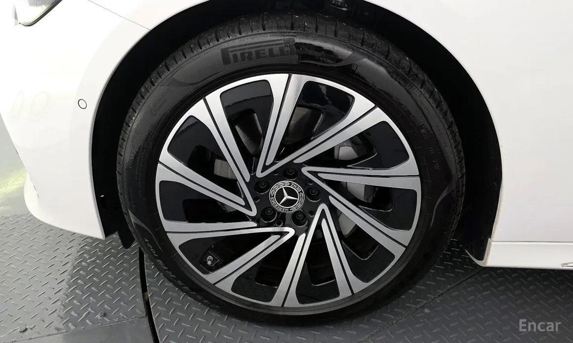 Фото 5 - Mercedes-Benz E-Class