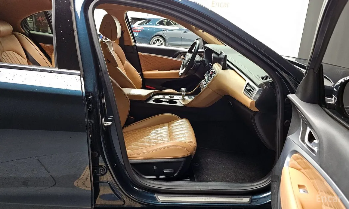 Фото 11 - Genesis G70