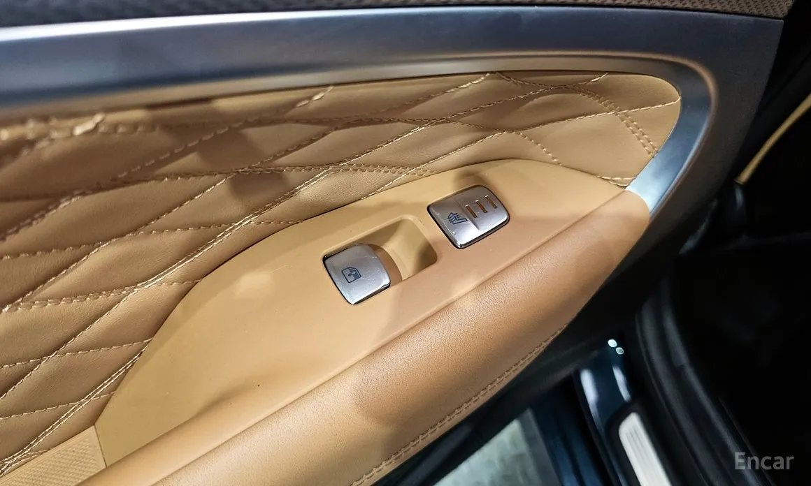 Фото 19 - Genesis G70