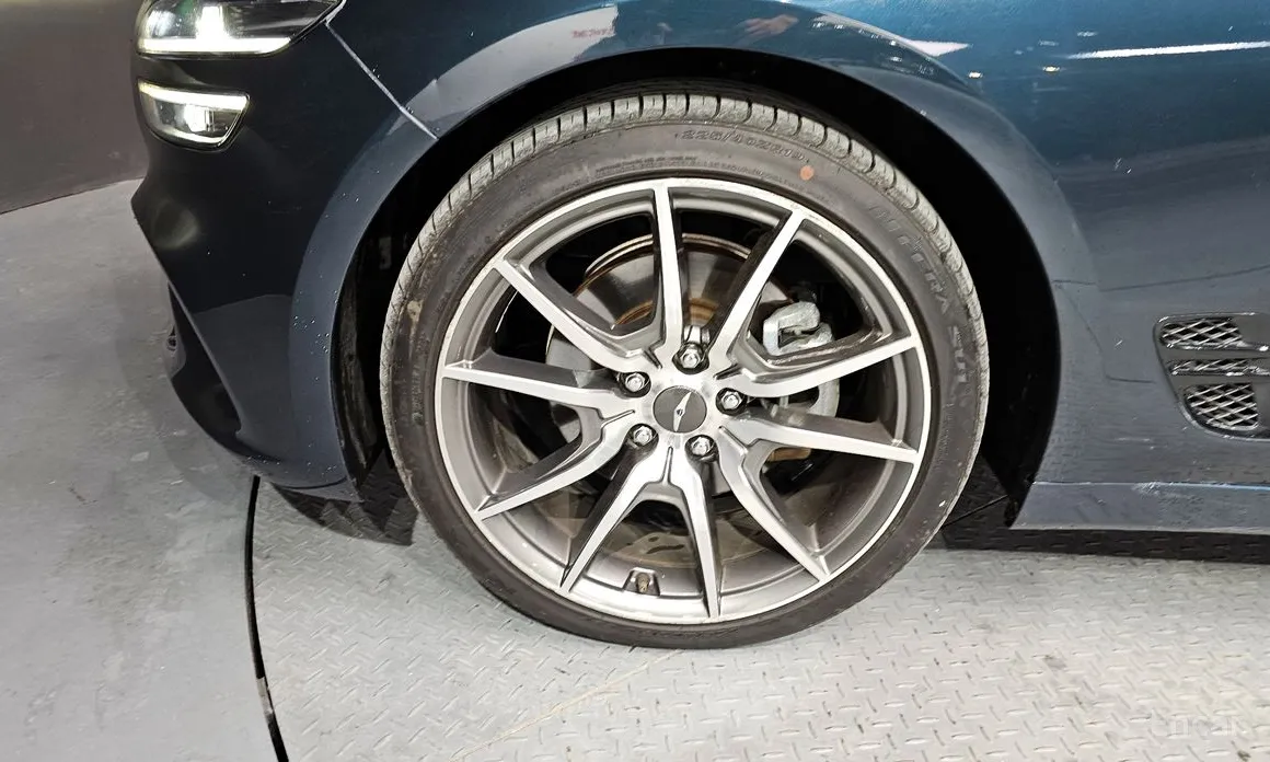 Фото 5 - Genesis G70