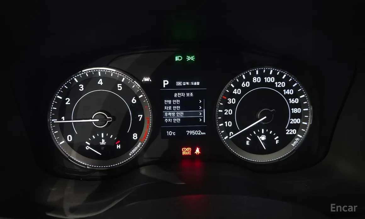 Фото 8 - Hyundai Venue