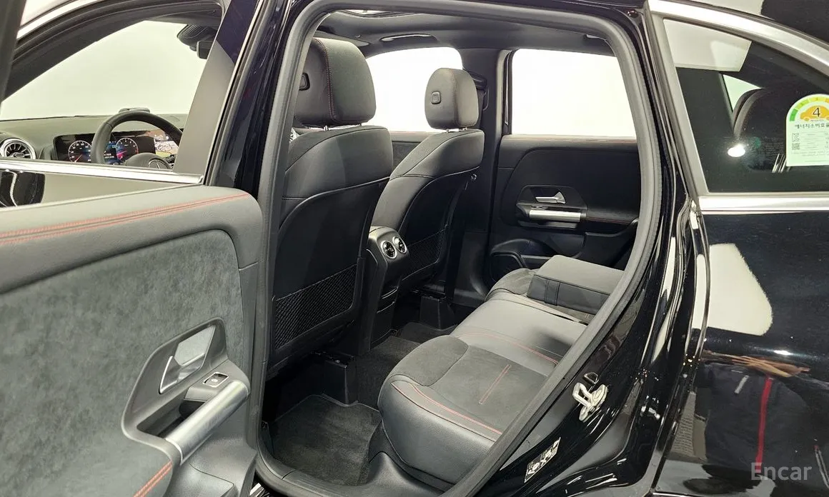 Фото 11 - Mercedes-Benz GLA-Class