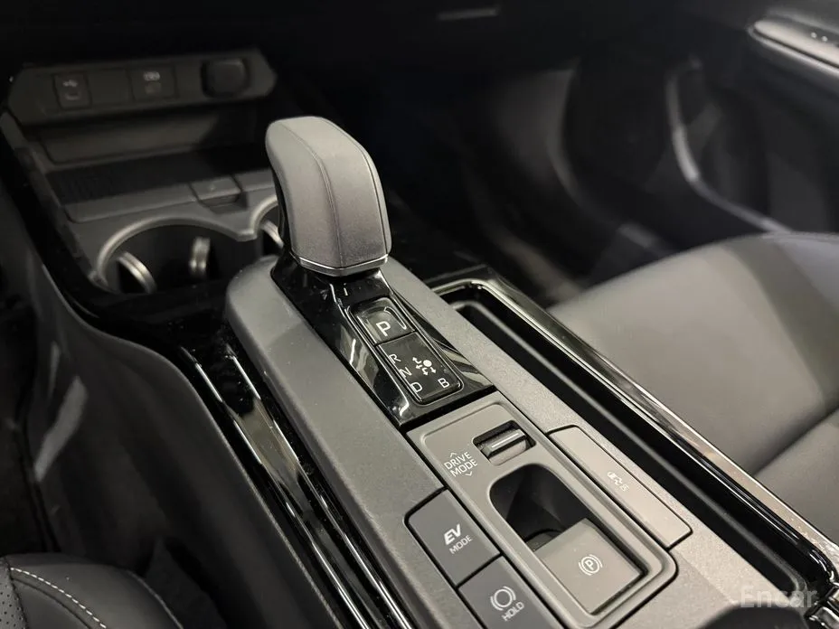 Фото 10 - Toyota Prius