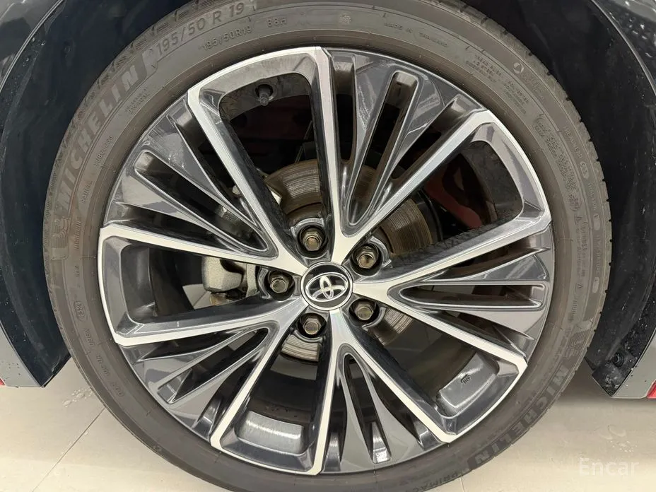 Фото 5 - Toyota Prius