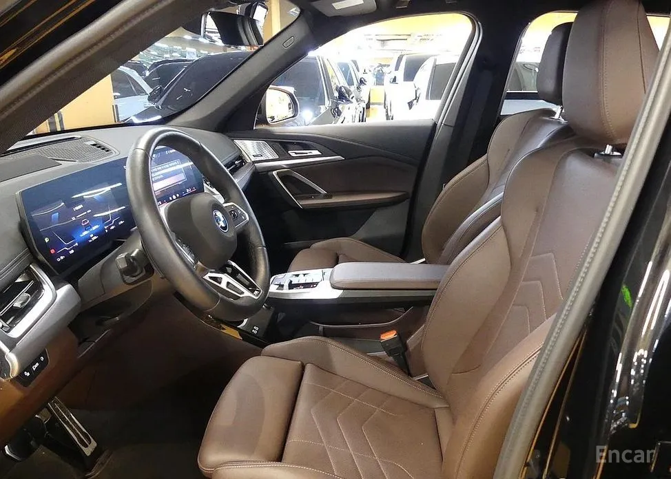 Фото 10 - BMW iX1