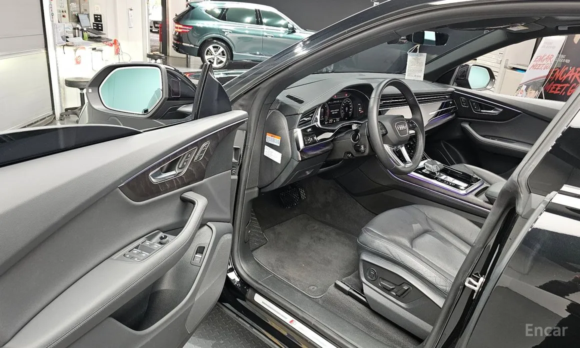 Фото 10 - Audi Q8