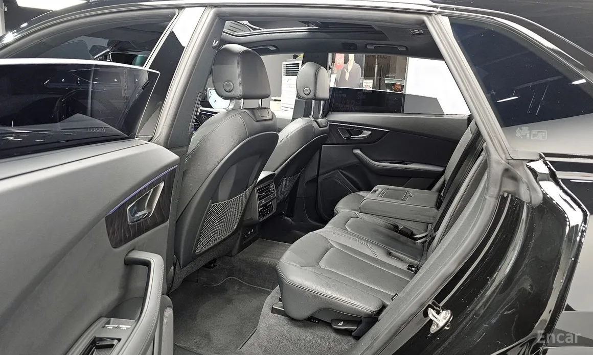 Фото 11 - Audi Q8