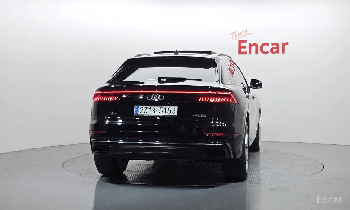 Фото 4 - Audi Q8