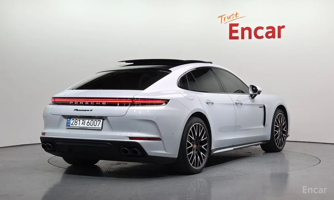 Фото 2 - Porsche Panamera