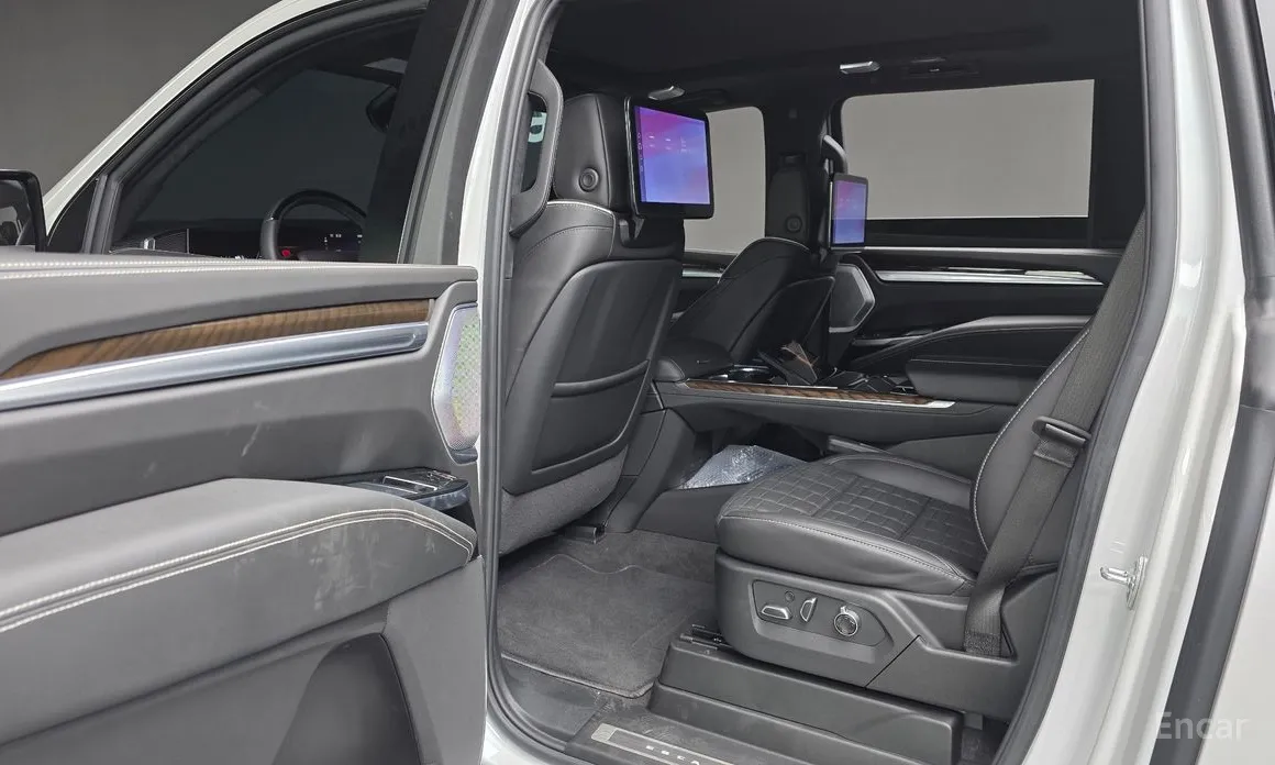 Фото 17 - Cadillac Escalade