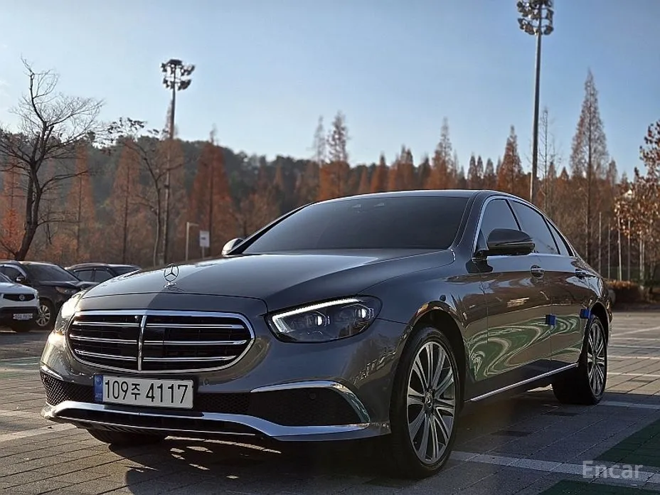 Фото 1 - Mercedes-Benz E-Class