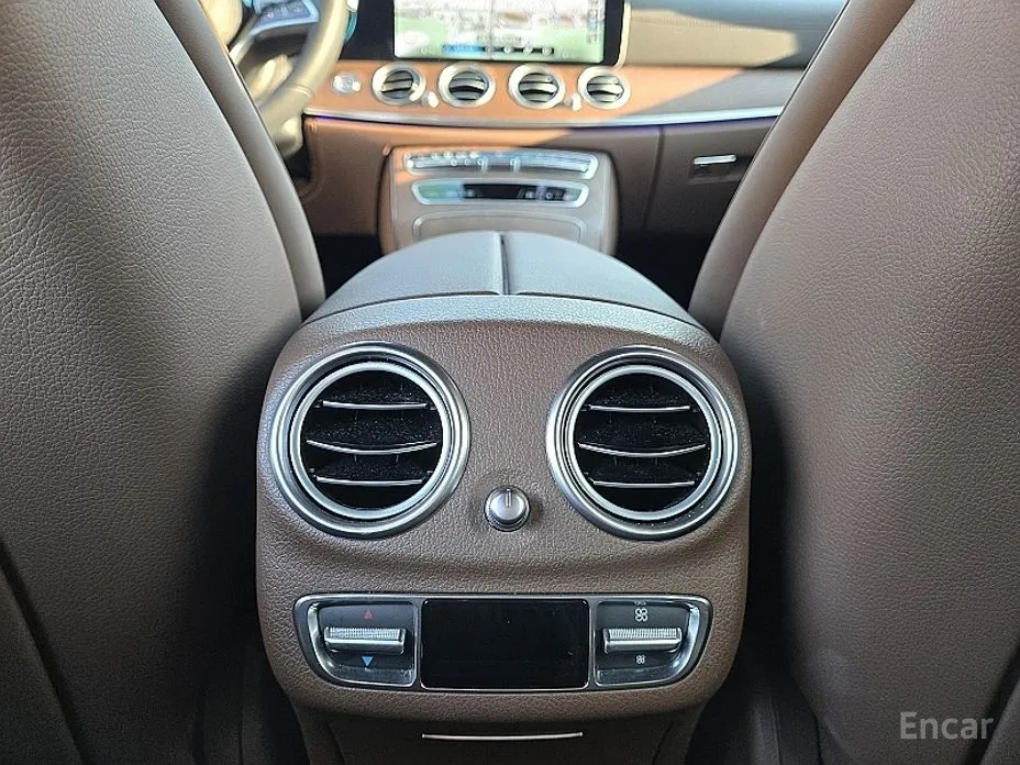 Фото 17 - Mercedes-Benz E-Class