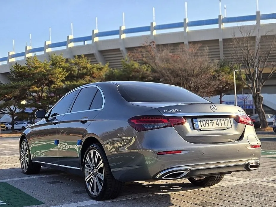 Фото 4 - Mercedes-Benz E-Class