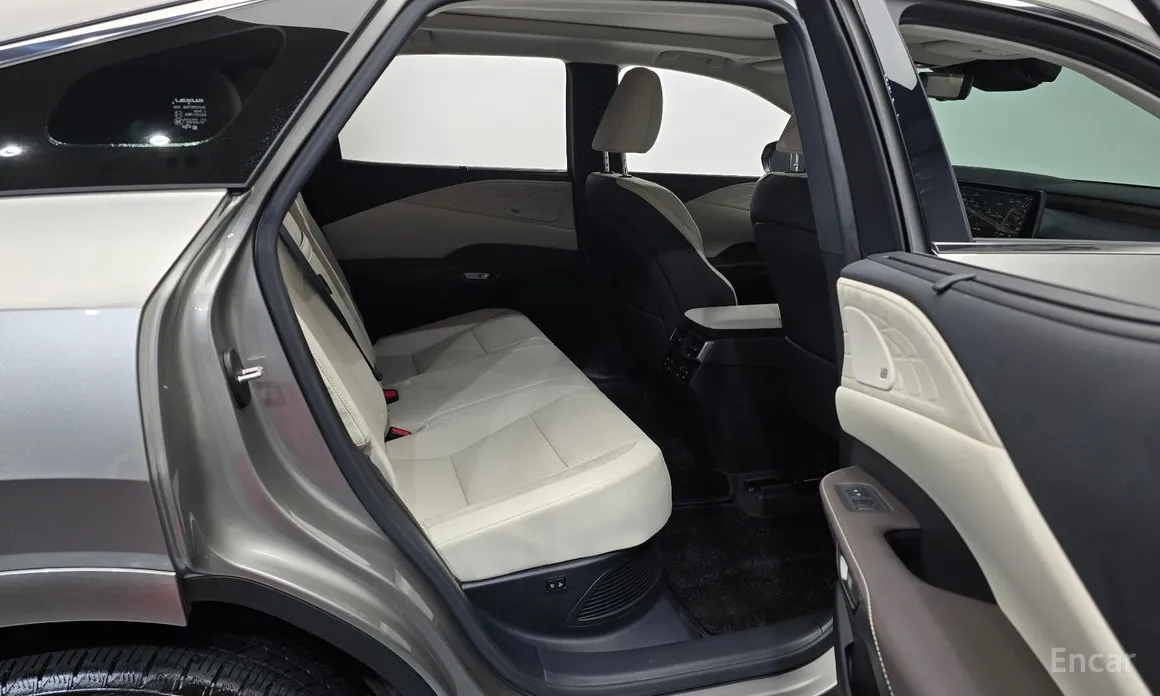 Фото 12 - Lexus RX