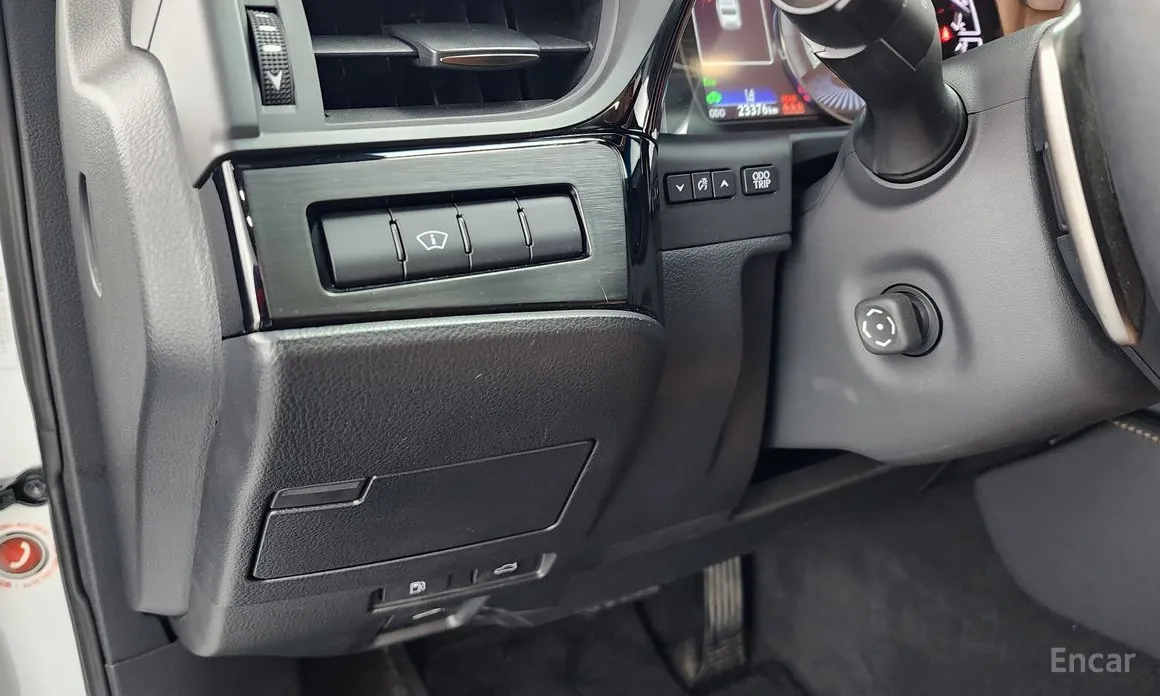 Фото 14 - Lexus ES