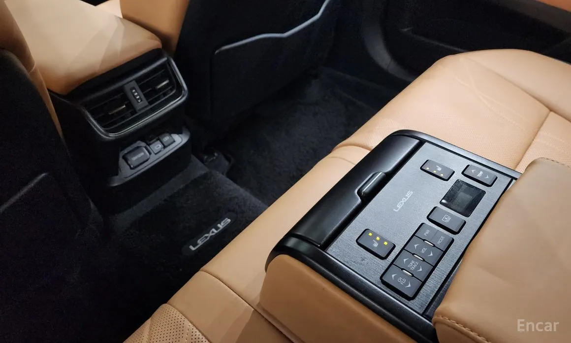 Фото 18 - Lexus ES