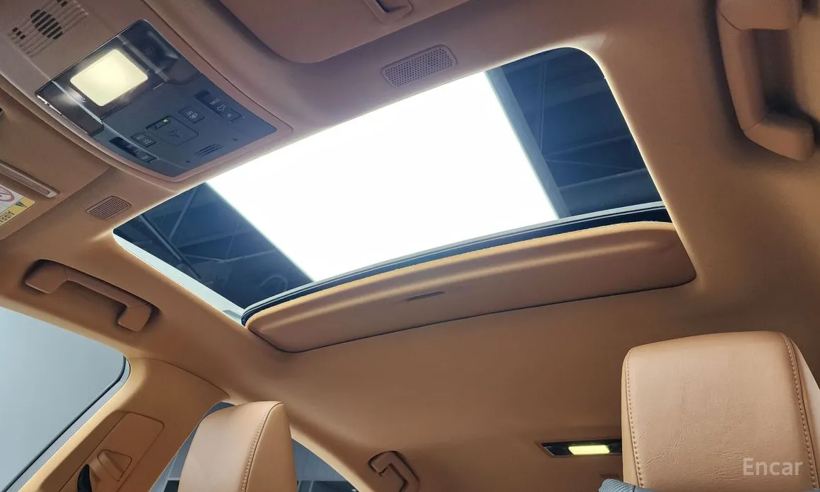 Фото 19 - Lexus ES