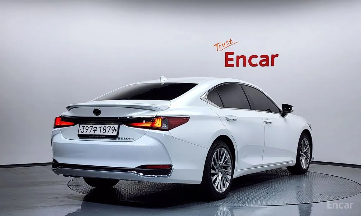 Фото 2 - Lexus ES