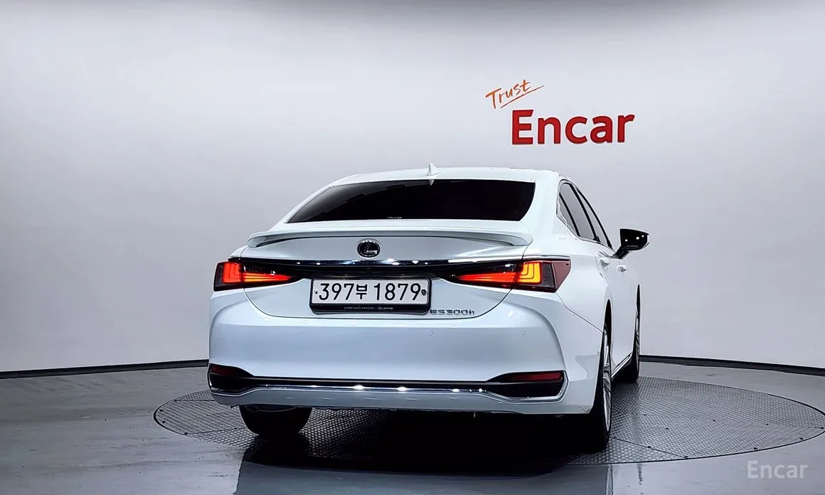 Фото 4 - Lexus ES