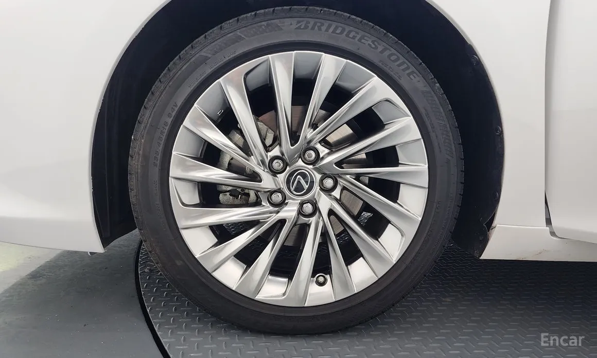 Фото 5 - Lexus ES