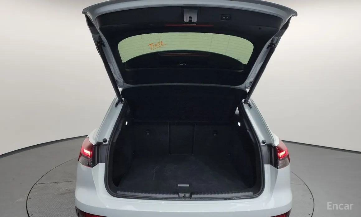 Фото 20 - Audi Q4 e-tron