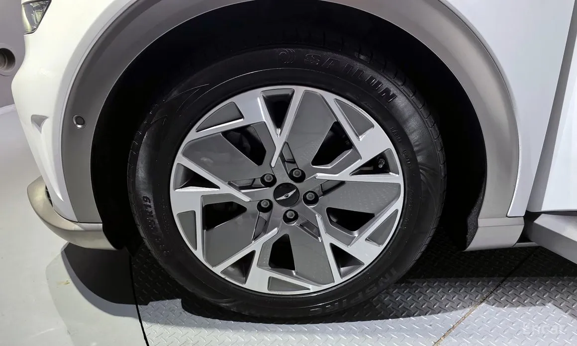 Фото 5 - Genesis GV60