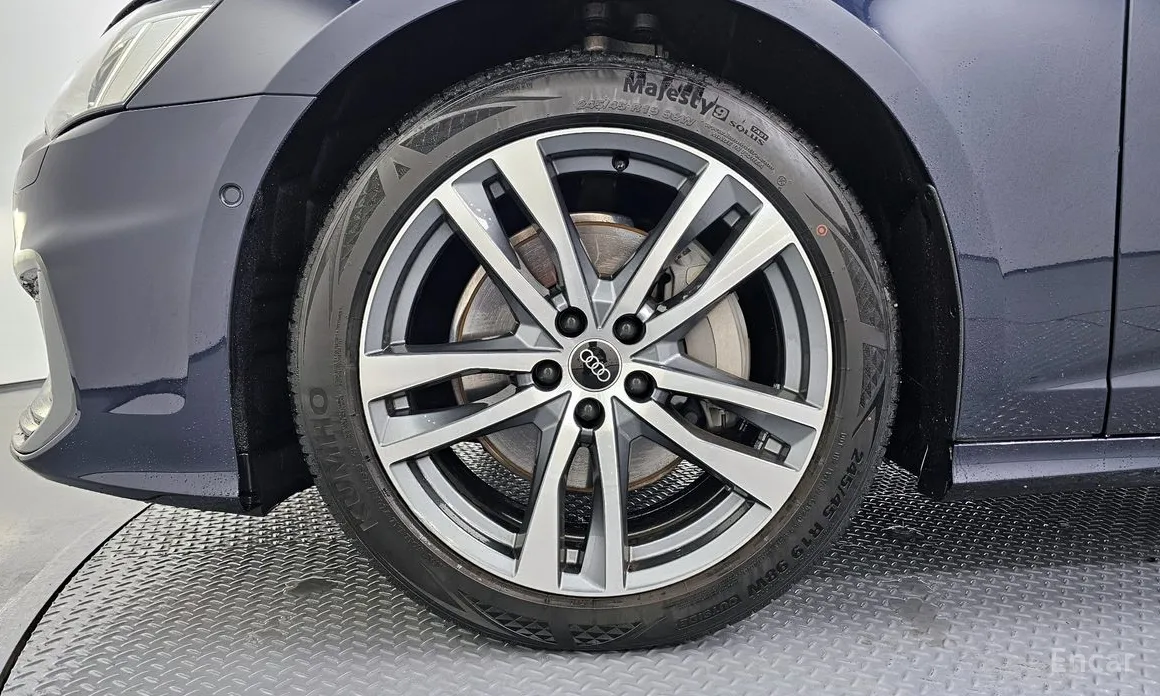 Фото 5 - Audi A6