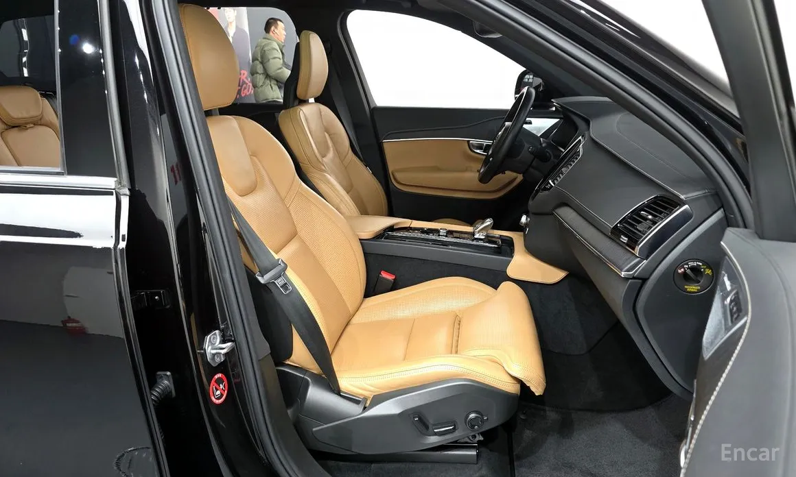 Фото 10 - Volvo XC90