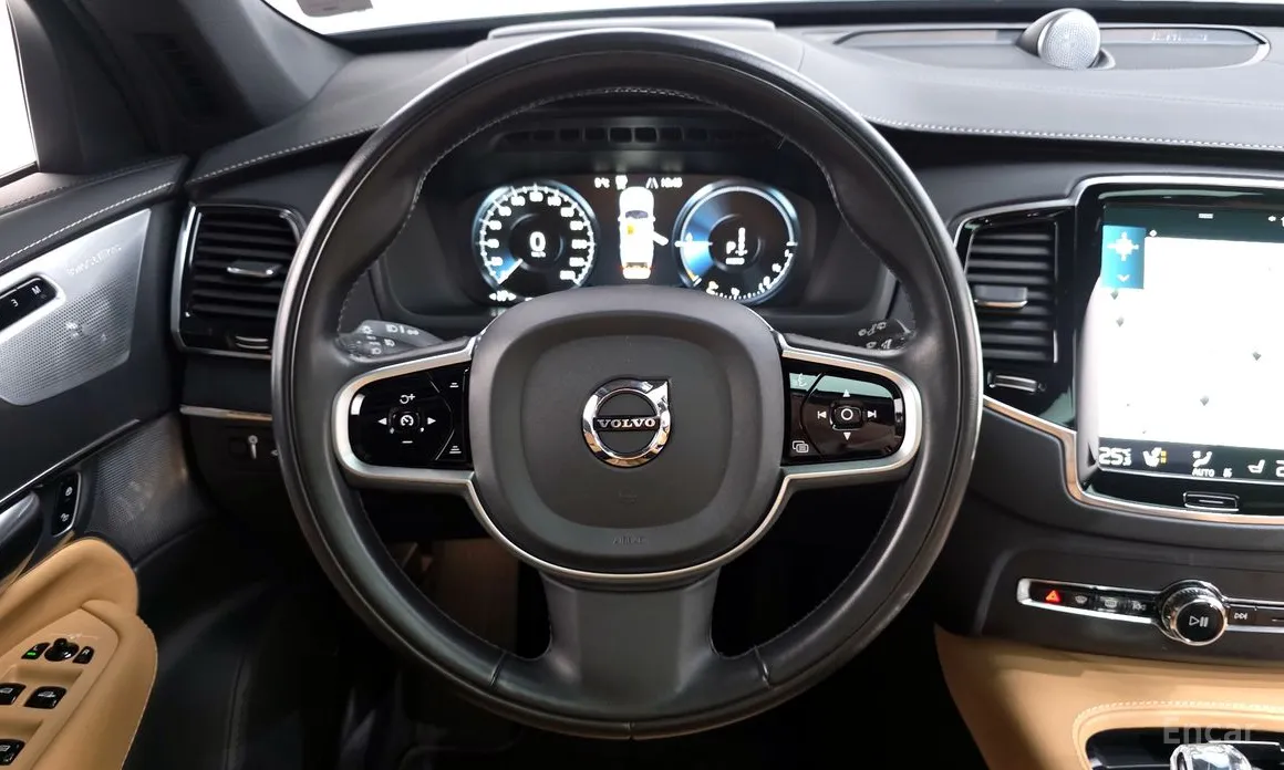 Фото 13 - Volvo XC90