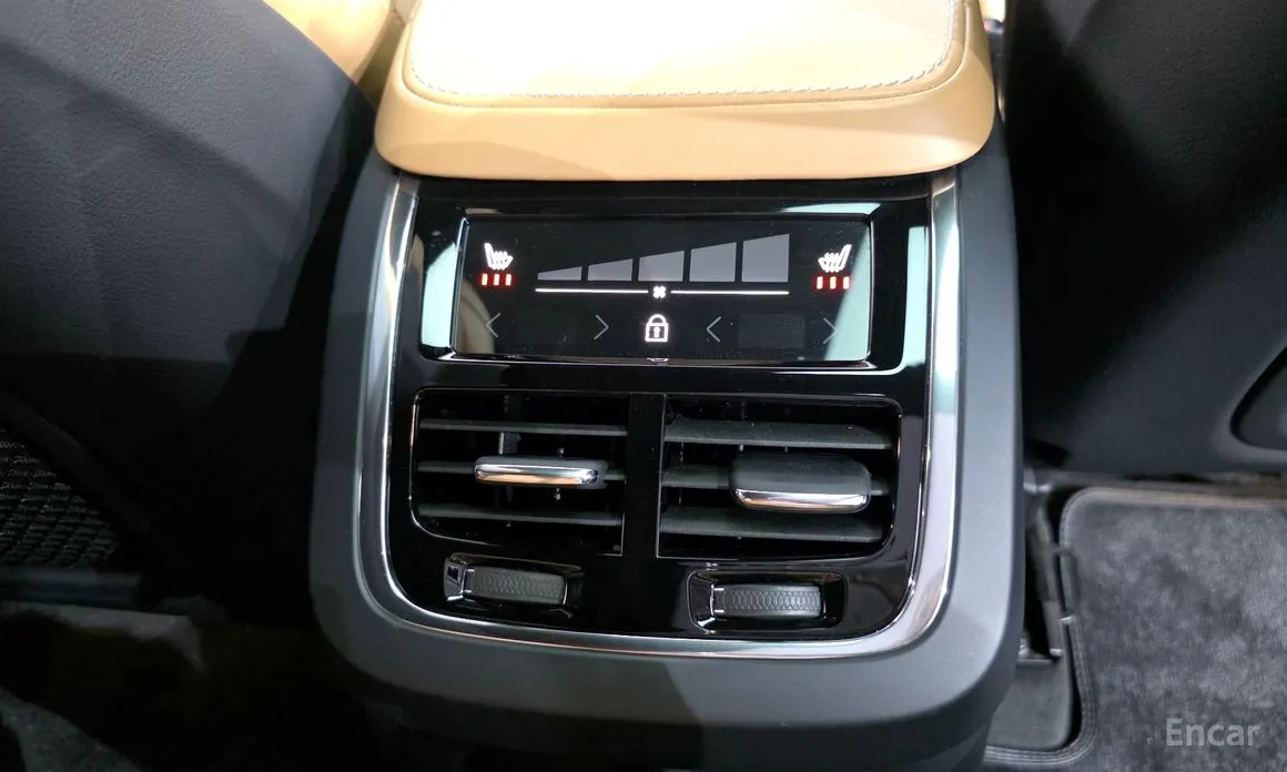 Фото 19 - Volvo XC90