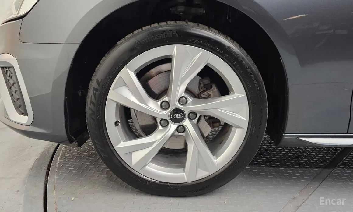 Фото 5 - Audi A4