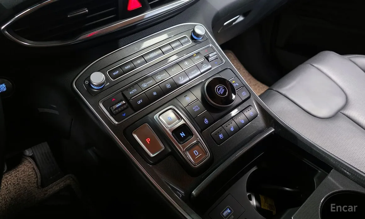 Фото 9 - Hyundai Santa Fe