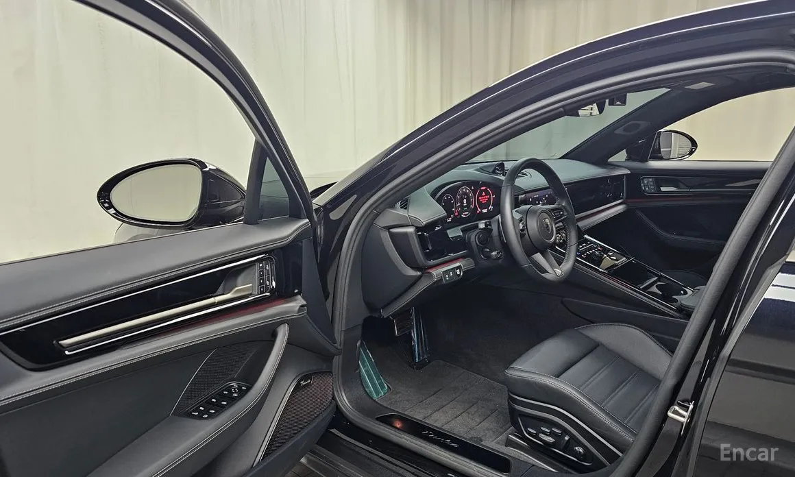 Фото 10 - Porsche Panamera