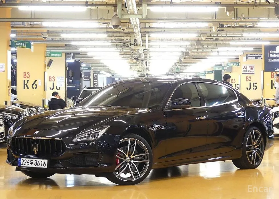 Фото 1 - Maserati Quattroporte