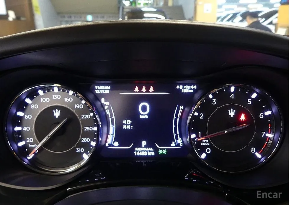 Фото 8 - Maserati Quattroporte