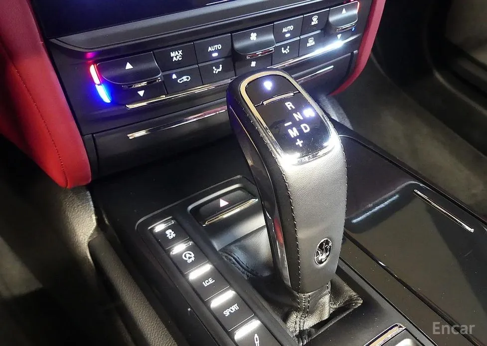 Фото 9 - Maserati Quattroporte