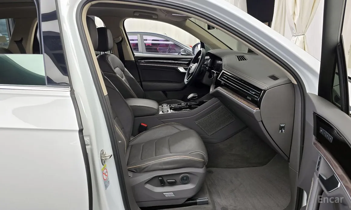 Фото 11 - Volkswagen Touareg