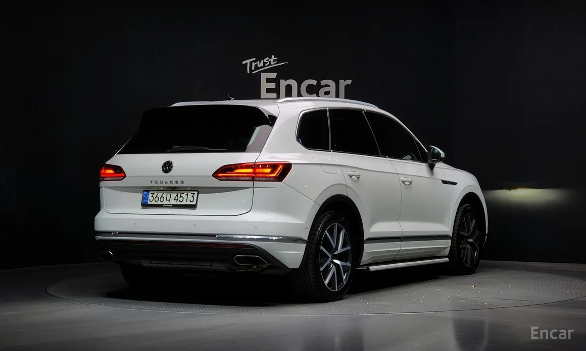 Фото 2 - Volkswagen Touareg