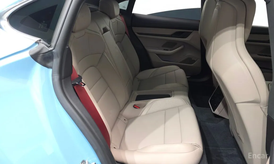 Фото 11 - Porsche Taycan