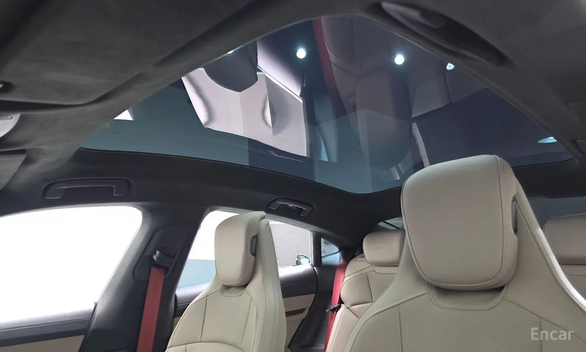 Фото 18 - Porsche Taycan